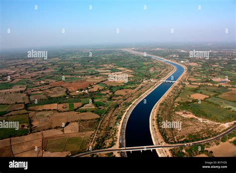 India irrigation canal hi-res stock photography and images - Alamy