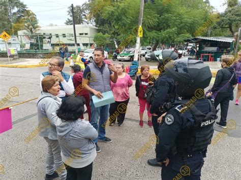 Vecinos De La Colonia Ampliaci N Murillo Vidal Bloquean Avenida Por