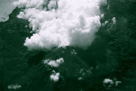 Volcano in Lake Nicaragua taken from airplane | Lake nicaragua, Lake ...