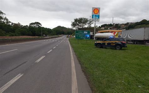 Ap S Bloqueios Em Apoio A Bolsonaro Caminhoneiros Deixam Rodovias Do