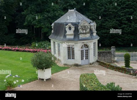 The garden house image Stock Photo - Alamy