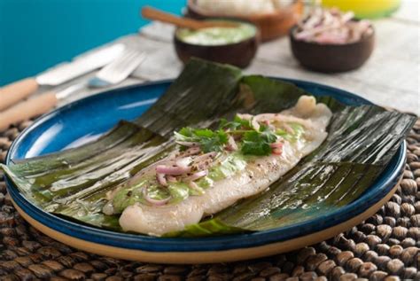 Pescado Empapelado En Salsa De Cilantro Con Sal Y Azucar