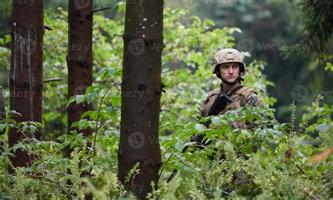 Military soldiers in field 11581161 Stock Photo at Vecteezy