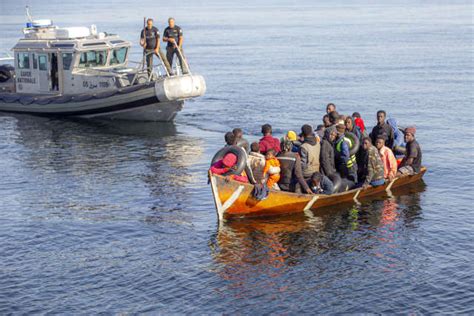 Migrations Un Millier De Migrants Secourus Par Les Garde C Tes