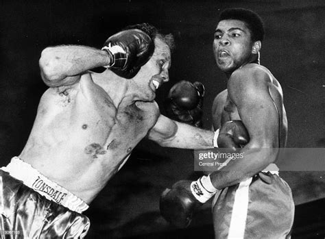 American Heavyweight Boxer Cassius Clay Fighting Henry Cooper At