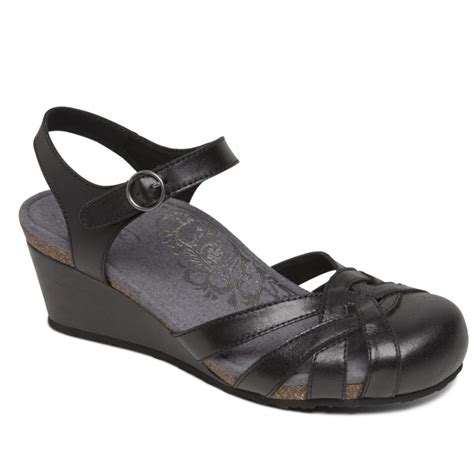 Aetrex Women S Lindsay Closed Toe Wedge Black Laurie S Shoes