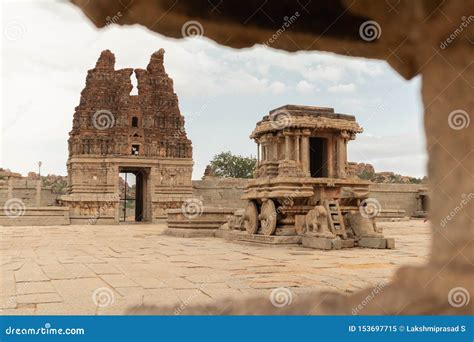 Stone Chariot in Courtyard of Vittala Temple in Hampi, Karnataka, India ...