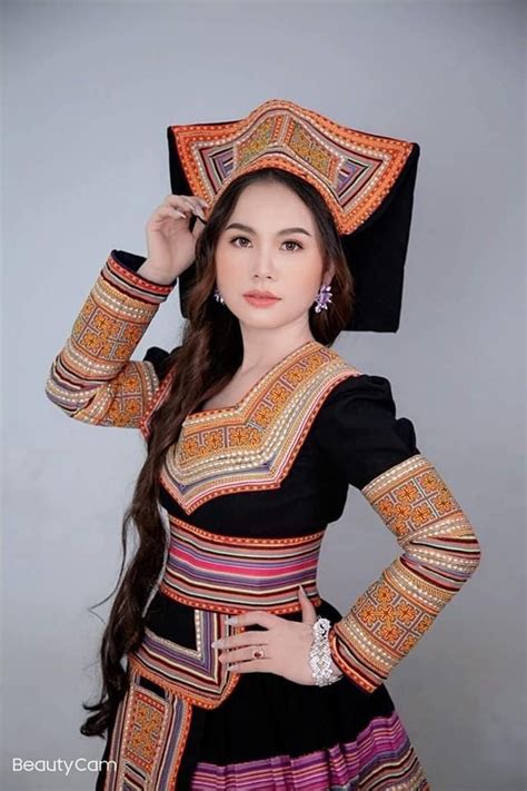 Modern Hmong Clothes Lia