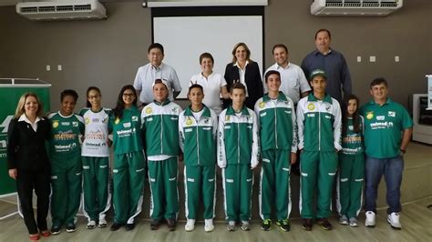 IACM Atletismo Mourãoense recebe uniformes da Unimed