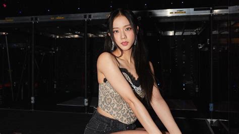 Segera Debut Ini Momen Jisoo Blackpink Di Belakang Panggung Yang Curi