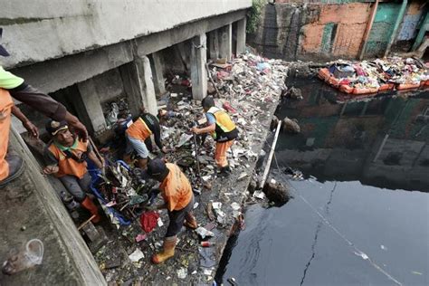 Despite Jakartas Deadly Floods Few Indonesian Authorities Hear