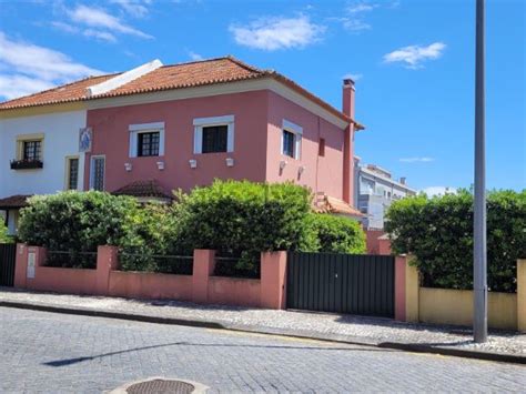 Arrendamento De Moradia Geminada Na Avenida Sacadura Cabral Forte