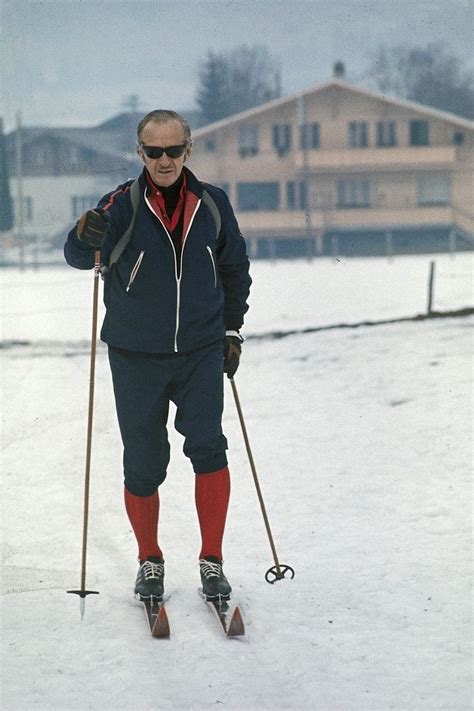 David Niven 1973 David Niven Is A Good Skier In Winter He Stays At