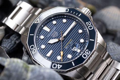 WOTW: Hands-On Review With The TAG Heuer Aquaracer 300 Blue Dial