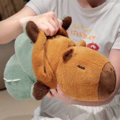 Poupée en peluche mignonne représentant un capybara de dessin animé un