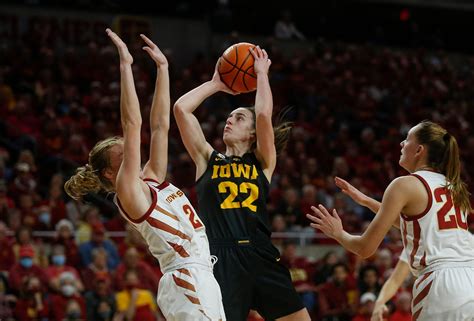Diana Taurasi vs Caitlin Clark statistical comparison: H2H college