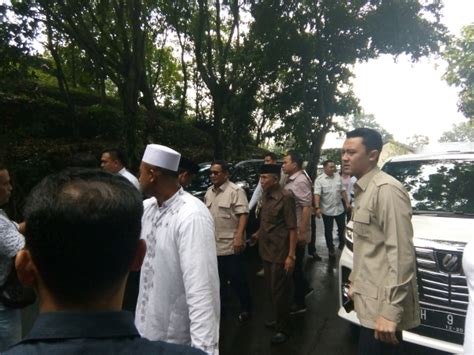 Ziarah Ke Makam Soeharto Prabowo Sempat Kesal Ada Yang Teriak