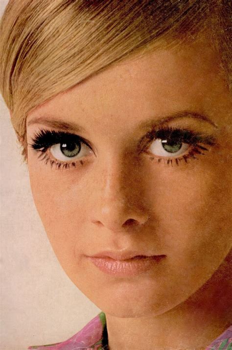 TWIGGY WHO Article Cover Photo Detail By OTTO STORCH From Vintage