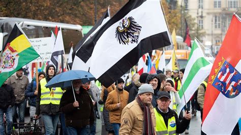 Reichsbürger horteten offenbar Waffen für Säuberungen