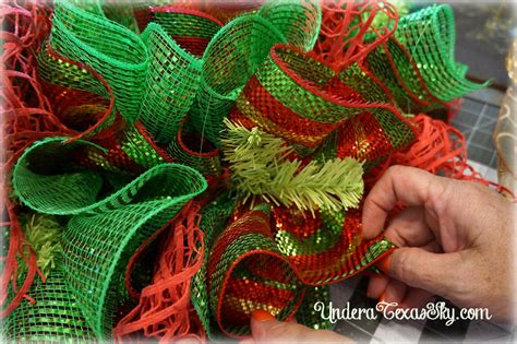 Christmas Deco Mesh Wreath Instructional Tutorial Under A Texas Sky