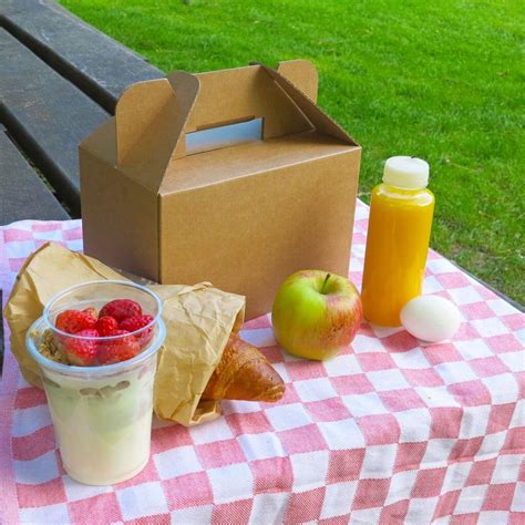 Boîte petit déjeuner en carton Picknick box van karton Boîte de