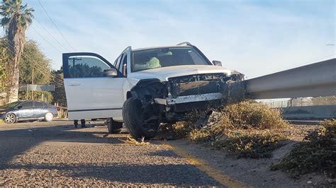 Choca Camioneta Contra Barandal De Acero Al Sur De Culiac N