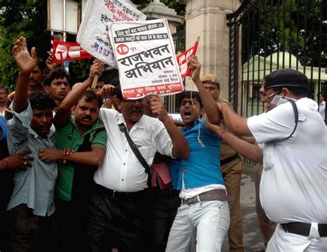 Jute mill workers demonstrate