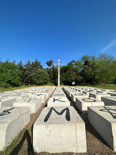 V Česku se objevila záhadná kamenná šifra obří monument děsí občany