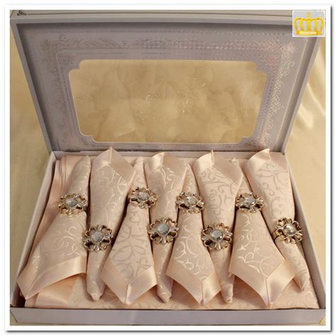 Скатерть атласная с салфетками 150x220 см №4577 - купить подарки в ...