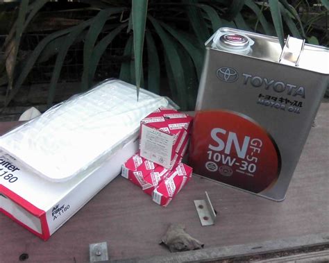 Замена масла в двигателе — Toyota Corolla (120), 1,5 л, 2002 года ...