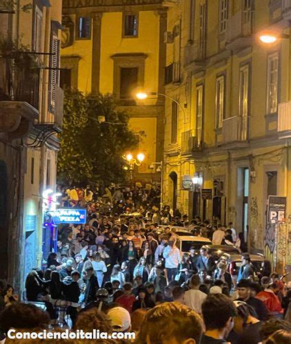 Nápoles de noche Mejores zonas de la movida nocturna Italia