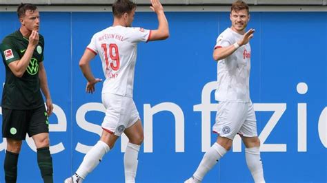 Fußball Sieg beim Champions League Starter Wolfsburg ZEIT ONLINE