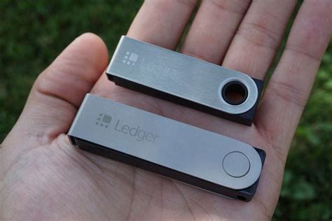 Ledger Nano X vs Nano S: pros and cons of the two hardware wallets