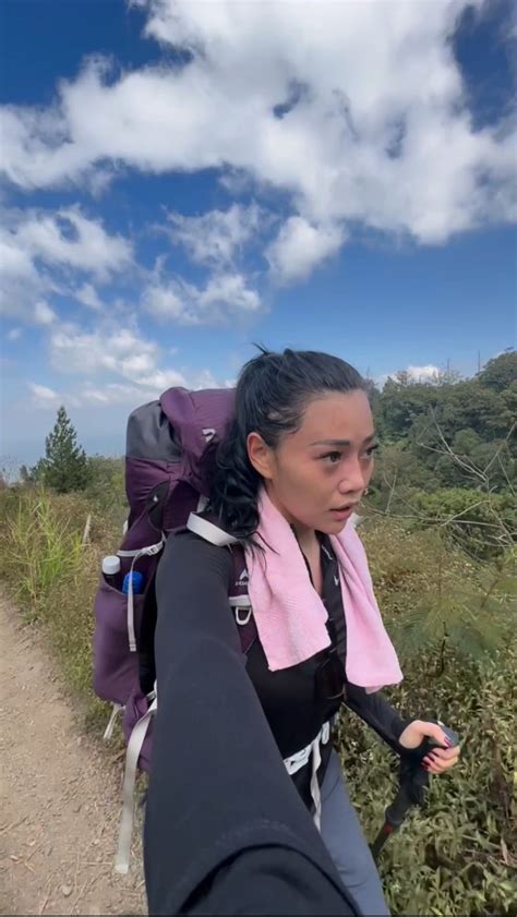 Wendy Walters Mendaki Gunung Agung