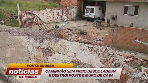 Ponta Grossa Caminhão sem freio desce ladeira e destrói muro