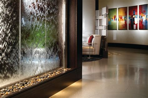 Водопад на стекле с подсветкой в интерьере (44 фото) - красивые ...