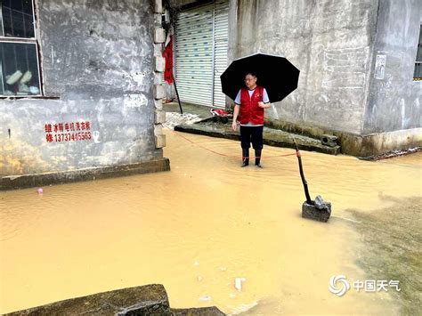 富川遭遇大暴雨袭击 导致道路被淹房屋进水 广西高清图片 中国天气网