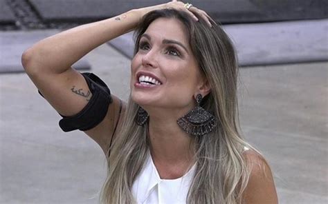 Ex Bbb Assina A Record Pela Quarta Vez E Estreia Como Rep Rter De A