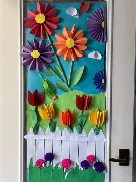 Pin By Bru Pama On Aula Infanzia Door Decorations Classroom Spring