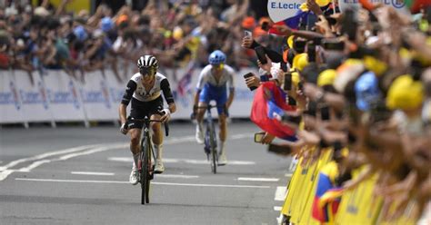 Tour De France La Parata Dei Gemelli Yates Alla Festa Di Bilbao Il