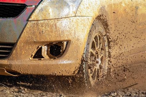 Coche Atascado En El Barro Durante La Construcci N De La Carretera