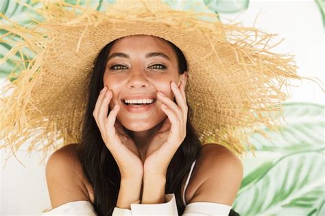 Premium Photo Photo Closeup Of Seductive Brunette Woman In Straw Hat