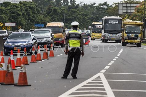 PENGALIHAN ARUS LALU LINTAS TOL CIPULARANG ANTARA Foto