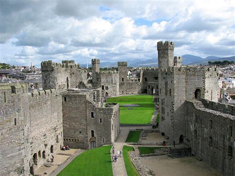 Caernarfon Castle - photo by Markus Schroeder / Flickr - Medievalists.net