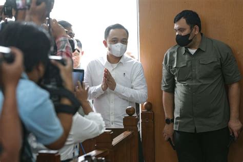 Foto BERITA FOTO Ricky Rizal Dituntut 8 Tahun Penjara Halaman 5