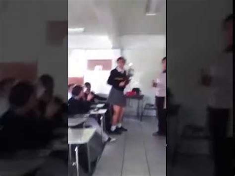 Estudiante Entra A Su Salon Y Pelea Con Su Profesora YouTube