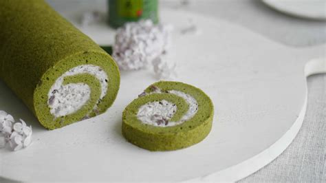 Matcha Cake Roll With Adzuki Bean Cream Indulge With Mimi