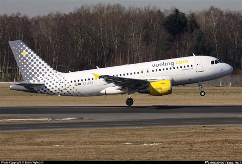 Ec Lrz Vueling Airbus A Photo By Bj Rn Wylezich Id