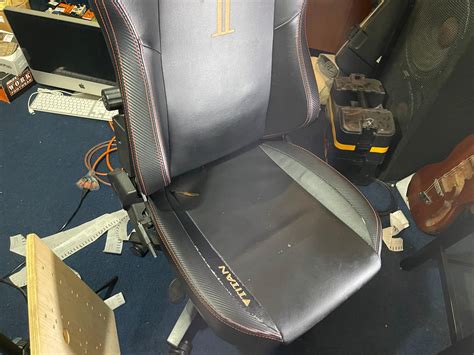 Lot - Secret lab gaming desk chair