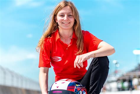 Doriane Pin Très Spécial De Porter Les Couleurs De Prema